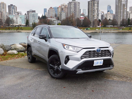 Editorial 2020 toyota rav4 hybrid xse awd 02 sh