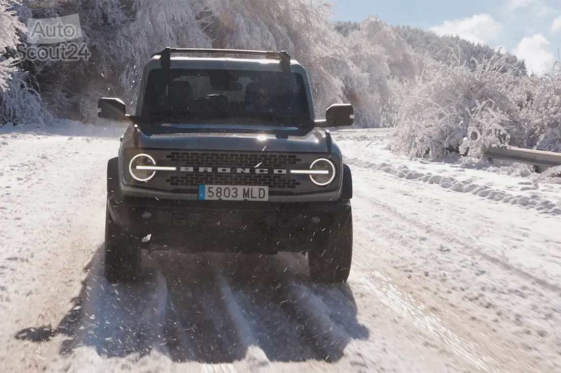 Ford-Bronco-2024-nieve (7)