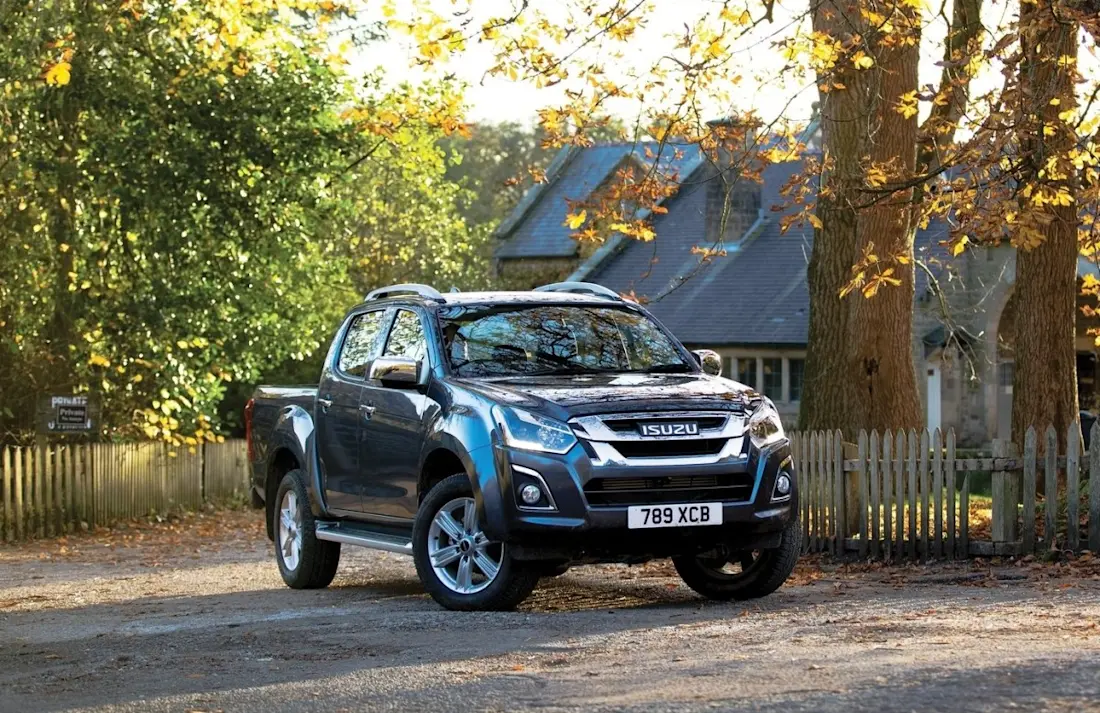 isuzu-d-max-black-front
