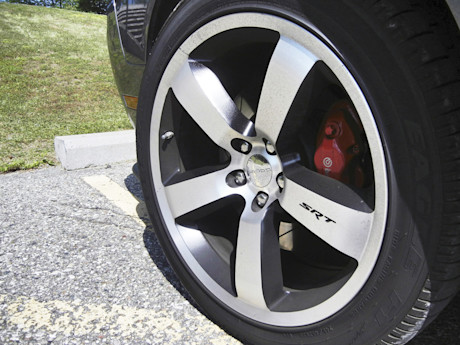 Editorial 09 jy 2012 dodge challenger srt8 392