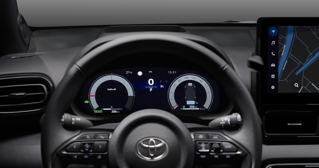 yaris ibrida 2024 04