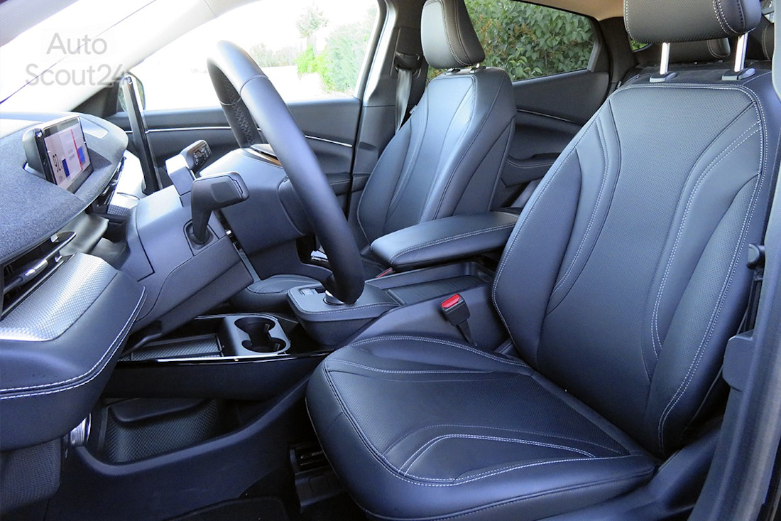 13_ford_mustang_mach_e_extended.JPG