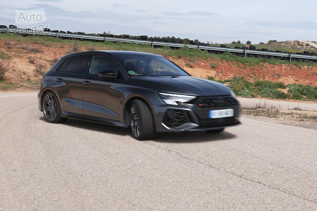 Audi-RS3-performance-edition (10).jpg