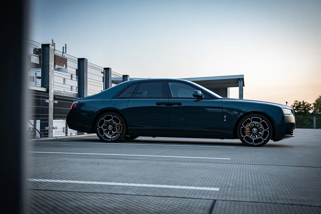 rolls-royce-ghost-black-badge-seite