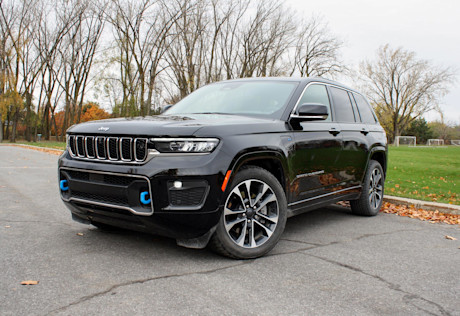 Jeep Grand Cherokee 4xe vs Mazda CX-90 PHEV 2024 : match comparatif Body Image