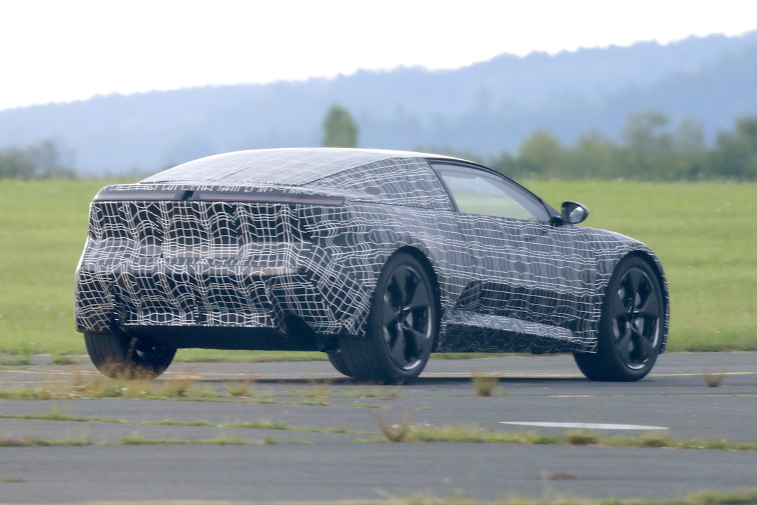 opvolger-van-bmw-i8-heeft-een-hoge-kont-en-meer-motoren-dan-jij-denkt-2024-10.jpg