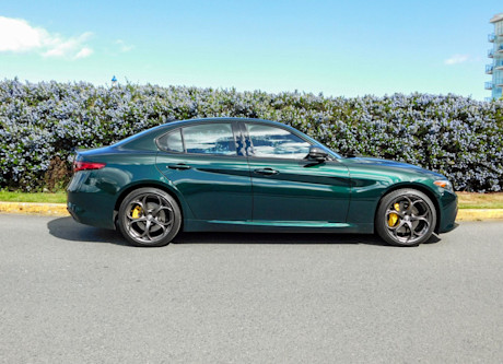 Editorial 2021 alfa romeo giulia ti sport awd 05 sh