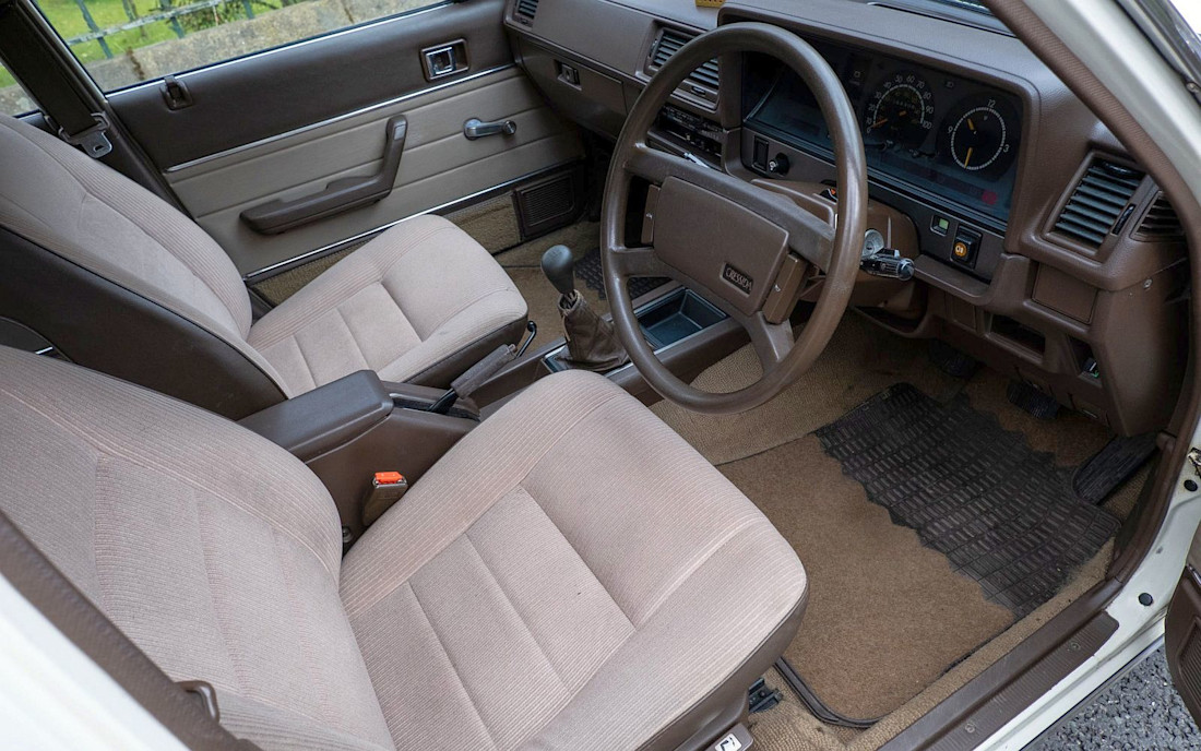 toyota-cressida-interior