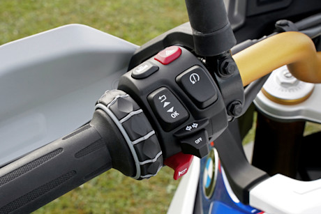 10 bmw-f-450-gs-2026-linke-bedieneinheit