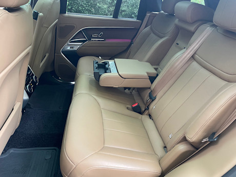 2026 Land Rover Range Rover SE PHEV Review Image
