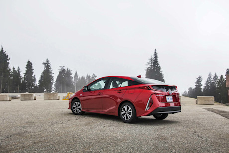 Editorial 2018 toyota prius prime technology 03 bm