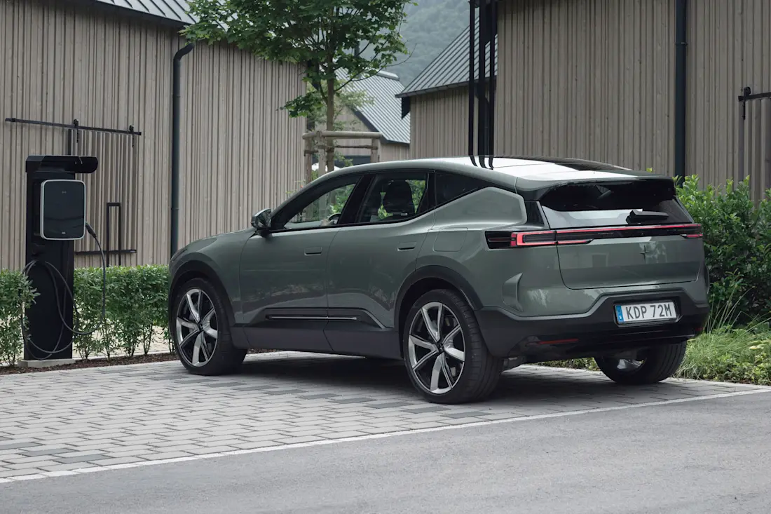 7 polestar-3-800v-2026-heck-seitlich