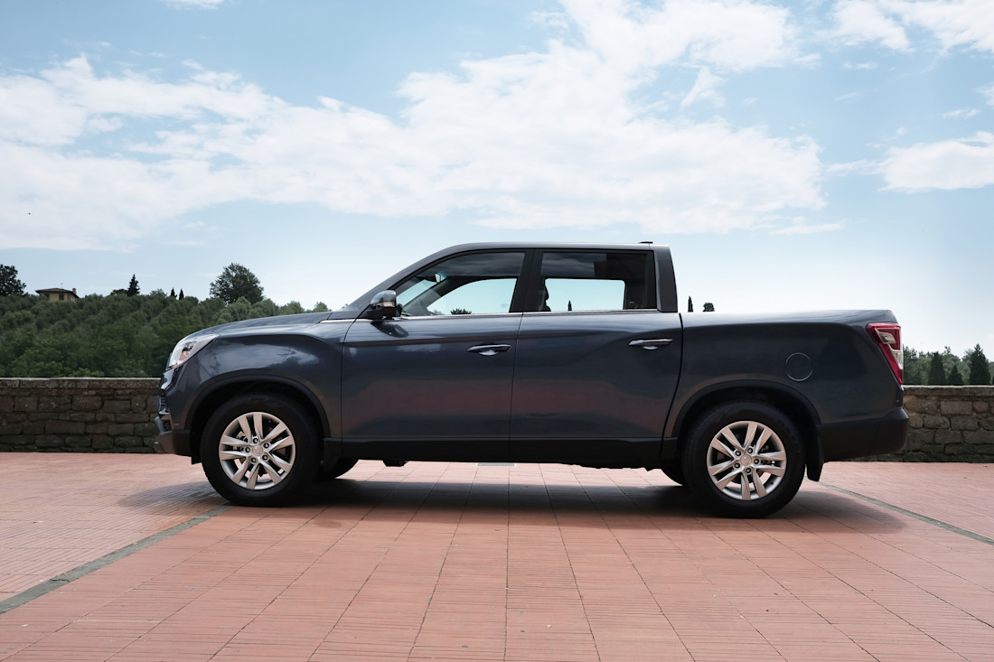SsangYong Musso side