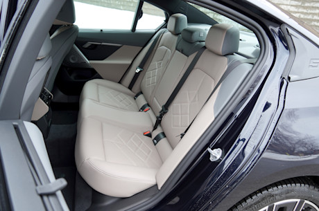 BMW 550e xDrive 2025 : essai routier Image