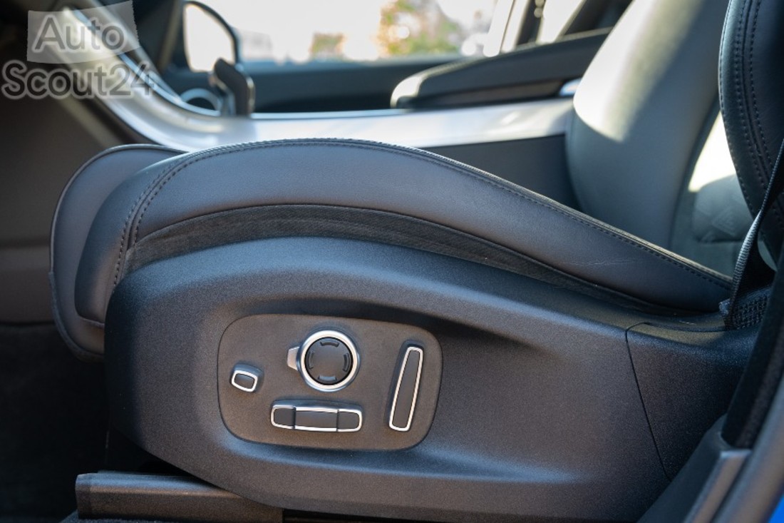 Jaguar-Land Rover SV - 3000px-18.jpg