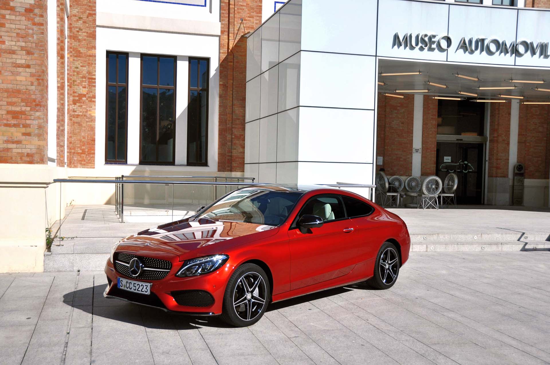 We were introduced to the C 300 at the Museo Automovilístico de Málaga. Having some proficiency in foreign languages, I hazarded a guess that this was the Malaga Museum of Automobiles, which turned out to be absolutely correct.