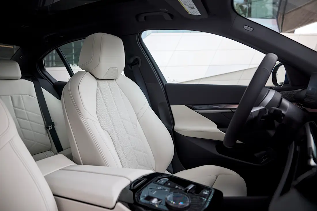 P90605394 highRes 2026-bmw-540i-xdrive