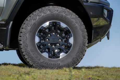 Editorial 2024 gmc hummer ev suv 240312 09 gmc
