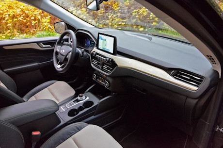 Ford Escape hybride rechargeable 2021 : essai routier Body Image