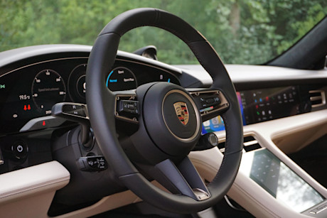 Editorial 2023 porsche taycan gts 230927 17 di