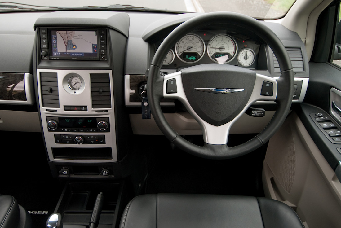chrysler-grand-voyager-interior