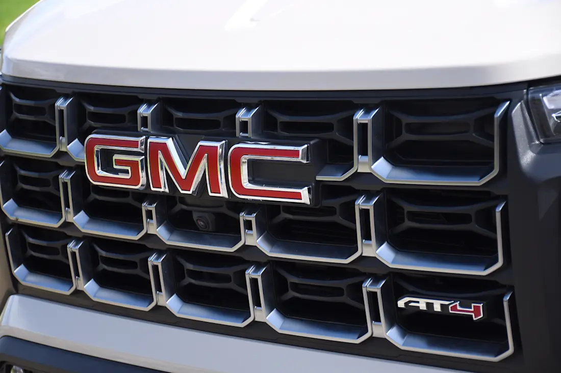 GMC-Canyon-AT4-2026-35