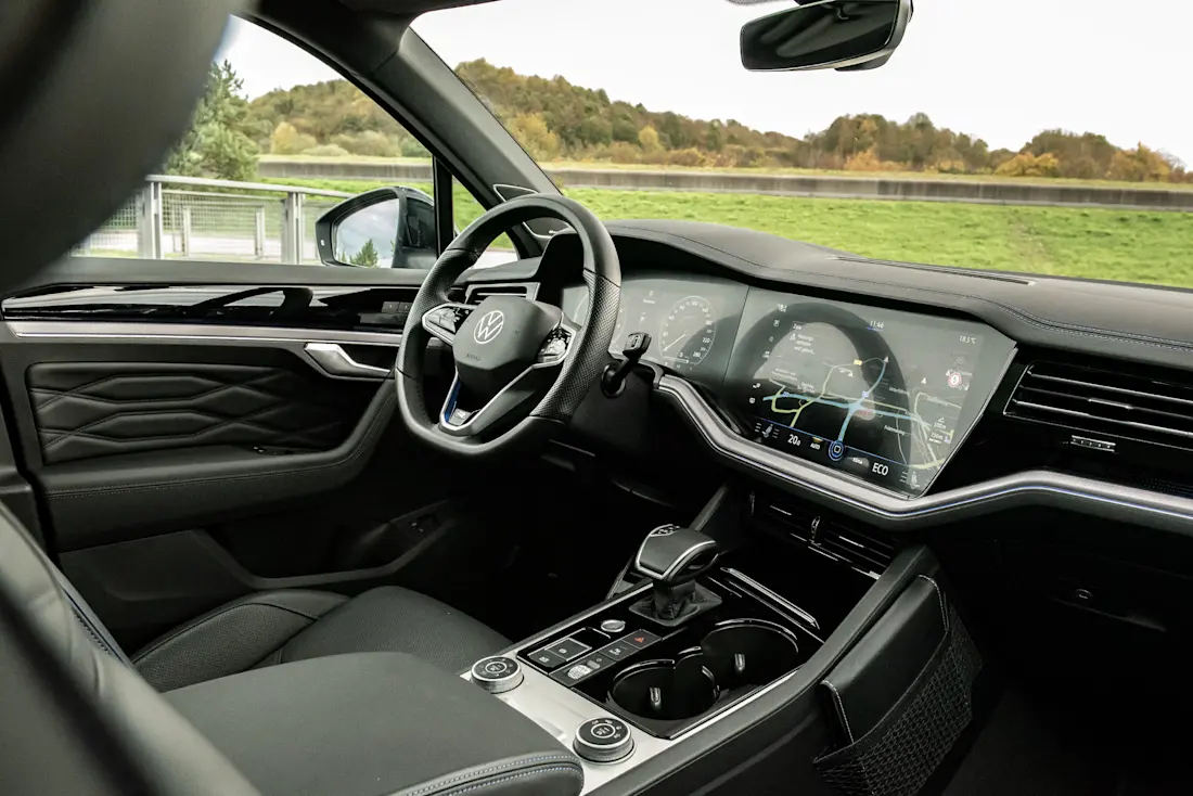 VW-Touareg-R-Hybrid-Side-Interieur VW-Touareg-R-Hybrid-Side-Interieur