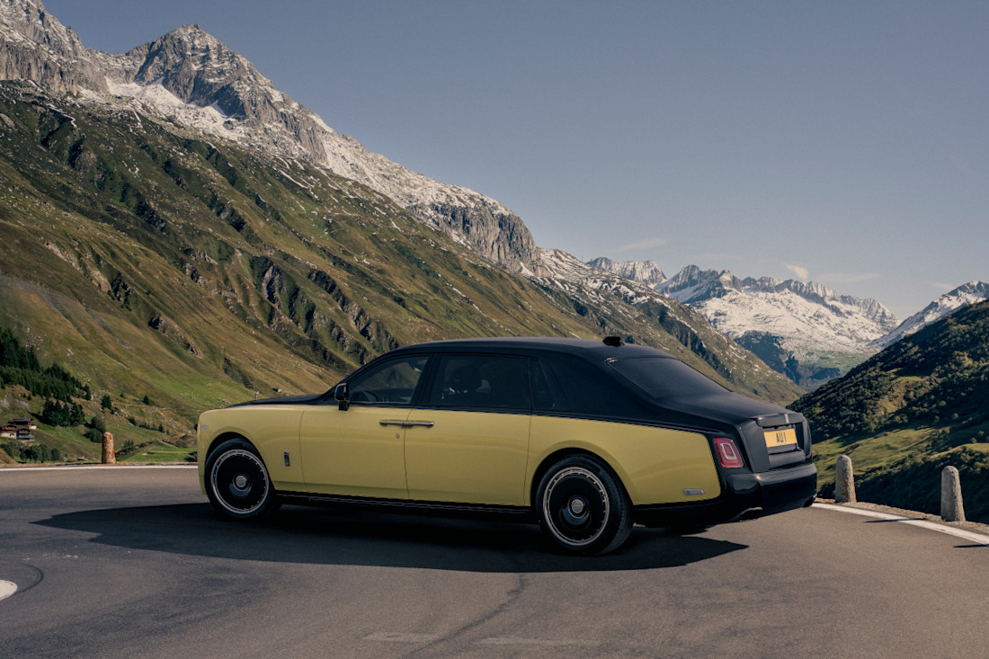 Rolls-Royce-Phantom-Goldfinger-2024 (2).jpg