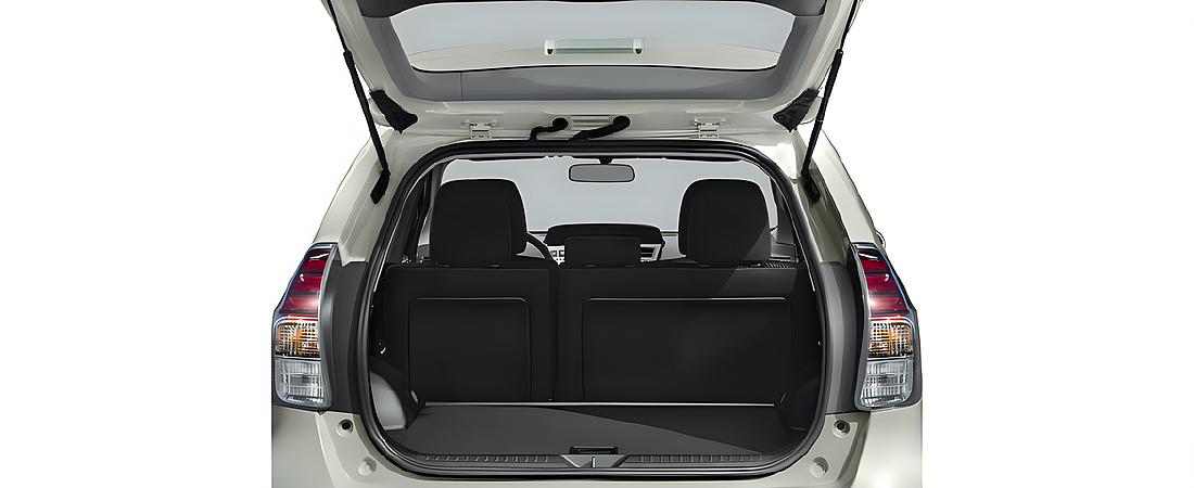 Toyota Prius v 2015 12