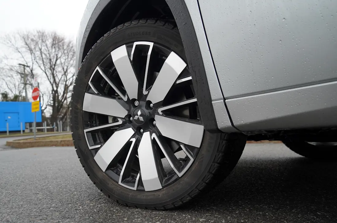 Mitsubishi-Outlander-GT-2026 (16)