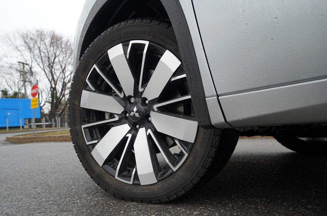Mitsubishi-Outlander-GT-2026 (16).jpg