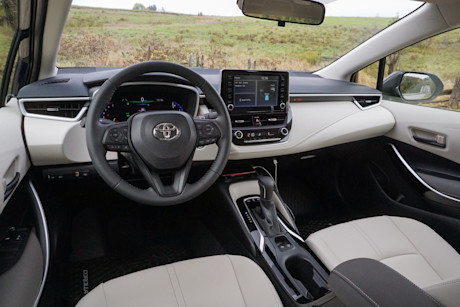 Editorial 2022 toyota corolla hybrid premium 15 di
