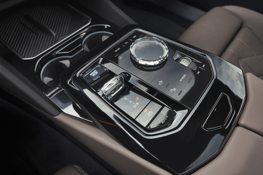interior-nuevo-bmw-serie-5-2023 (1).jpg