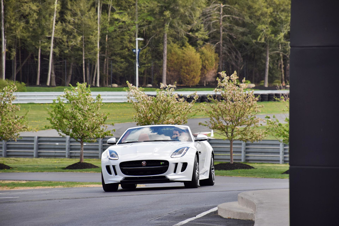 Editorial 2016 jaguar f type r convertible jp 01