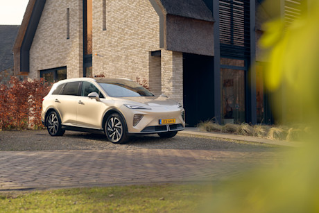 MG S6 EV 1