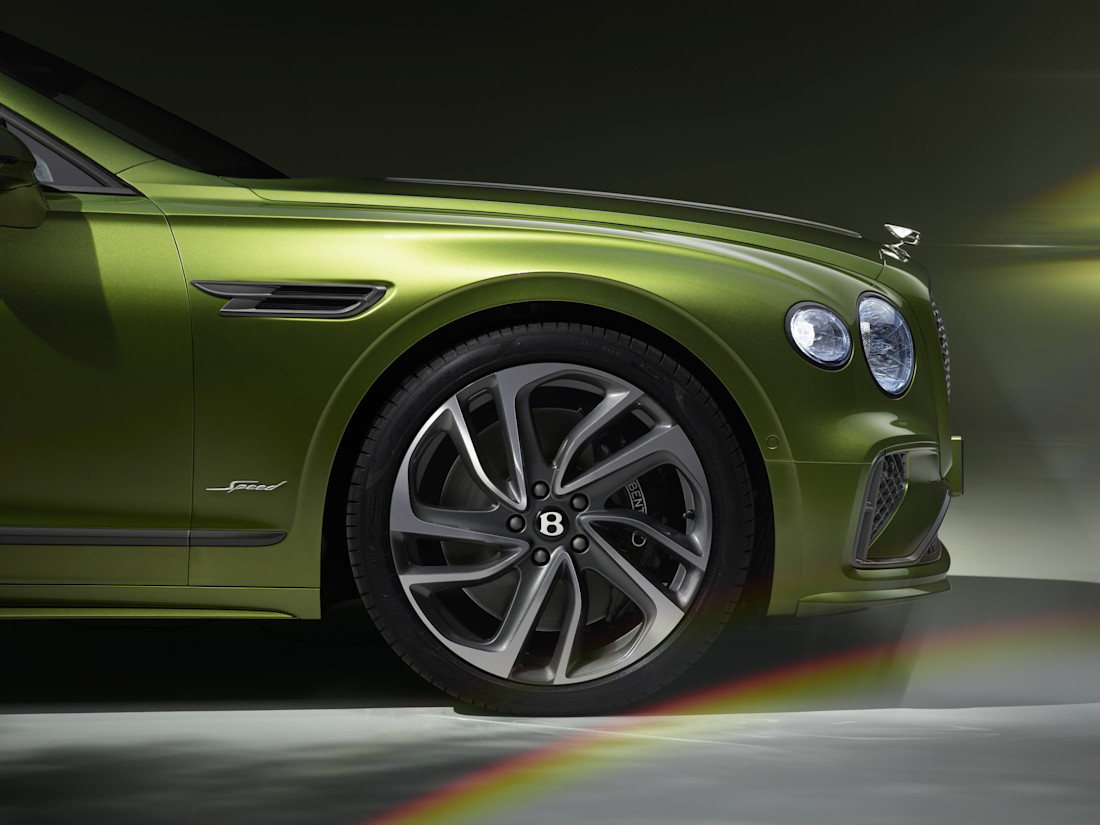 bentley-flying-spur-2024-krijgt-er-147-pk-bij-maar-wordt-veel-goedkoper-2024-07.jpg
