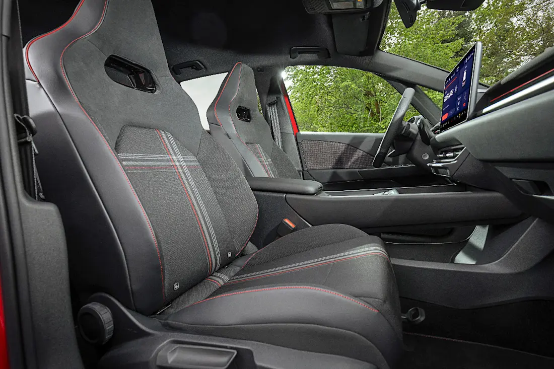 VOLKSWAGEN-ID-3-GTI-2026-INTERIOR (3)