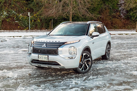 Editorial 2023 mitsubishi outlander phev 02 ew