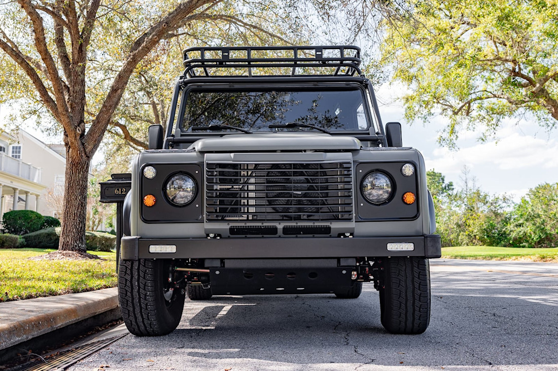 Land-Rover-Defender-Project-Ghost-restomod-electrico (6).jpg