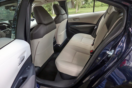 Editorial 2021 toyota corolla hybrid w premium package 14 jm