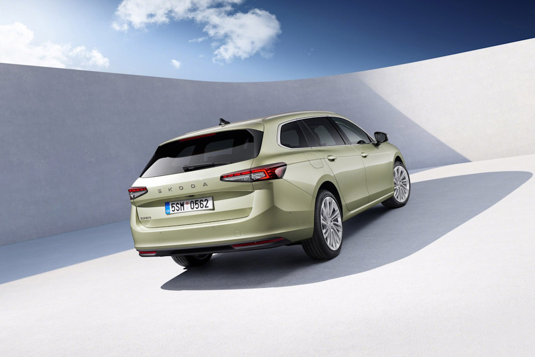 skoda-superb-2024-2023-6.jpg