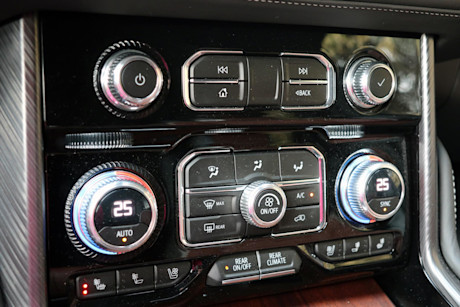 Editorial 2023 gmc yukon denali ultimate 26 jm