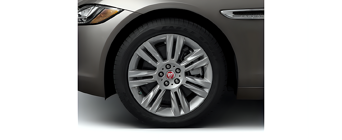 Jaguar XF 2018 10