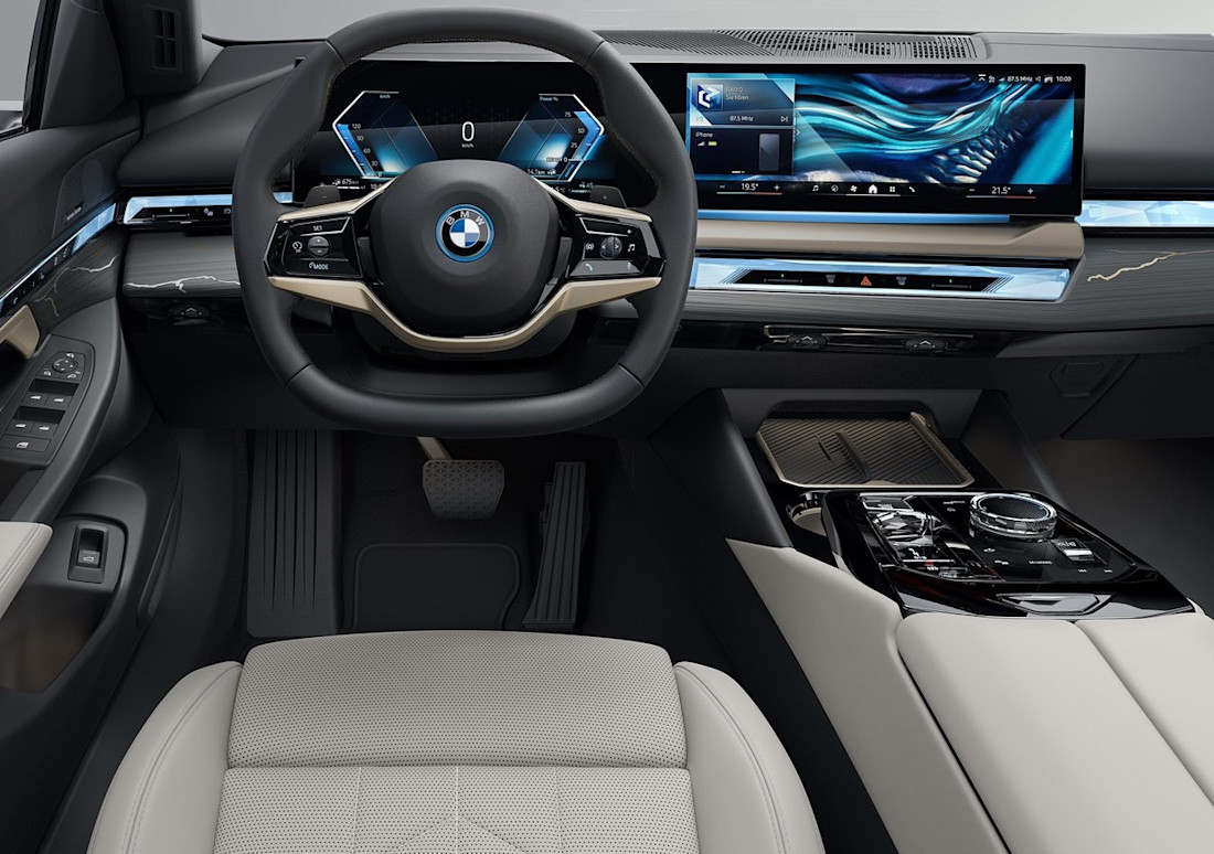 BMW-5-Series Touring-2025