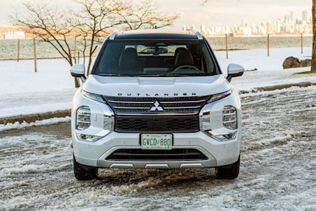 Editorial 2023 mitsubishi outlander phev 01 ew