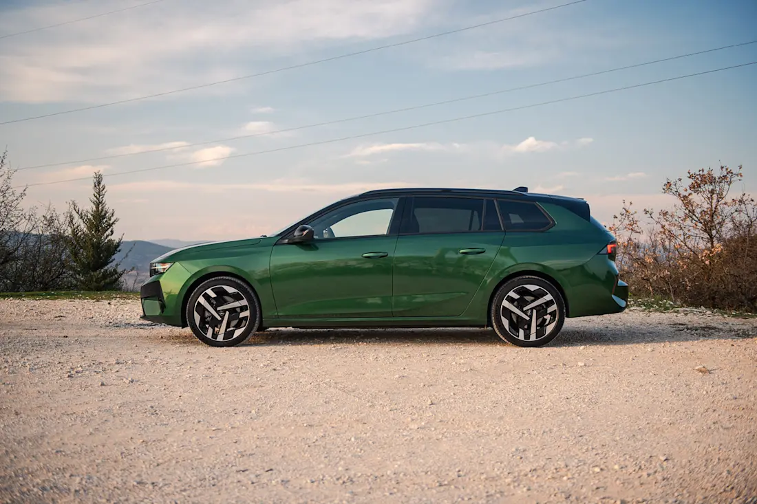AS24 Opel Astra Sports Tourer Electric img 01