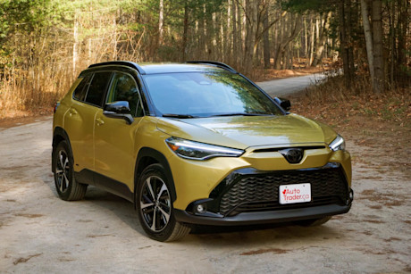 Editorial 2024 toyota corolla cross hybrid xse td 231220 02 di