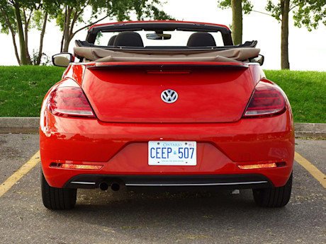 Editorial 2018 volkswagen convertible coast edition 10 jb