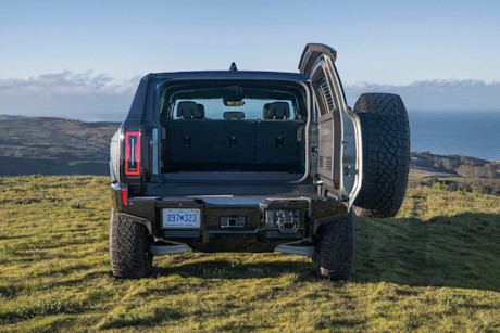 Editorial 2024 gmc hummer ev suv 240312 07 gmc