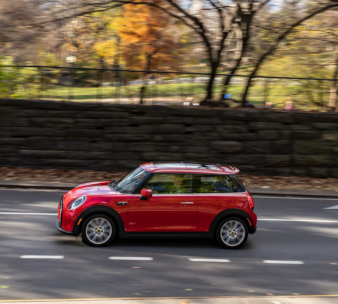 mini-cooper-se-side